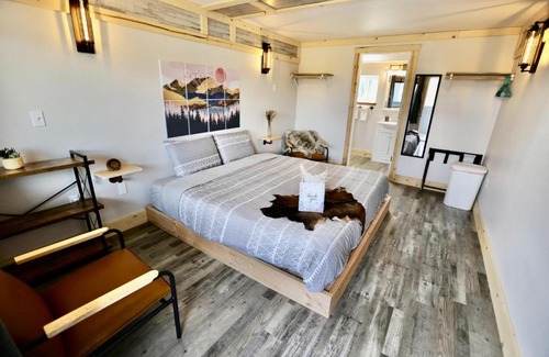 Willow House | Guest Rated: 10/10 Newly Renovated Room at Hatcher Pass Castle