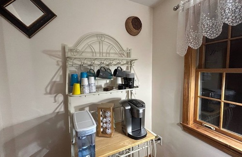 Danville House | Peaceful 2Bdrm Retreat with Hot Tub & Pet-Friendly Stay
