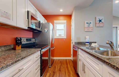 Port Aransas Condo | Cozy 1BR Condo with Pool & Hot Tub Near the Marina