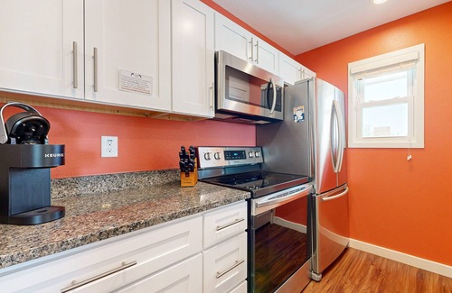 Port Aransas Condo | Cozy 1BR Condo with Pool & Hot Tub Near the Marina