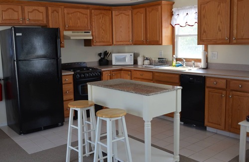 North Beach Haven House | Charming 2nd Floor Unit with Private Deck and Pool Access