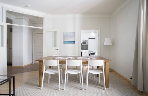 Kaartinkaupunki Apartment | Inviting 2BR Apartment Near Esplanade Park with Breakfast