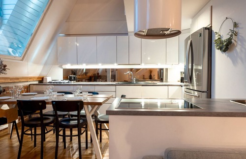 Helsinki City Centre Apartment | Modern 4-Star Penthouse with Kitchen & Child-Friendly Amenities