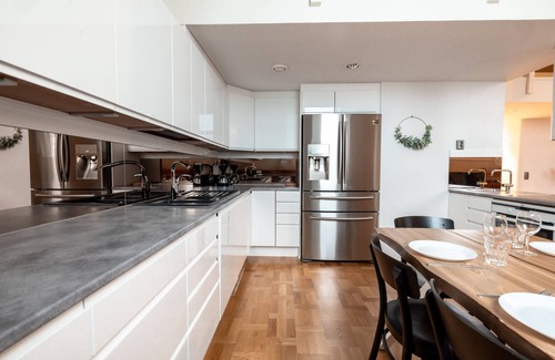 Helsinki City Centre Apartment | Modern 4-Star Penthouse with Kitchen & Child-Friendly Amenities
