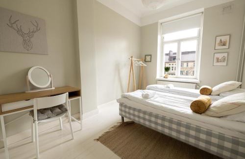Ullanlinna Apartment | Bright & Modern 1BR Home in Ullanlinna - Family Friendly Stay