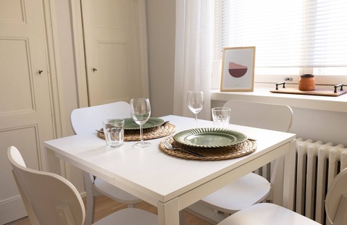 Kaartinkaupunki Apartment | Bright City Studio with Kitchen, Breakfast & Family-Friendly
