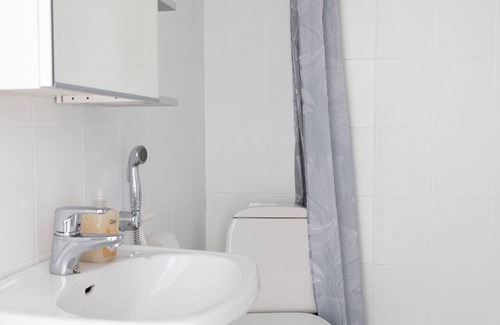 Kaartinkaupunki Apartment | Bright City Studio with Kitchen, Breakfast & Family-Friendly