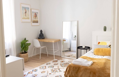 Kaartinkaupunki Apartment | Bright City Studio with Kitchen, Breakfast & Family-Friendly