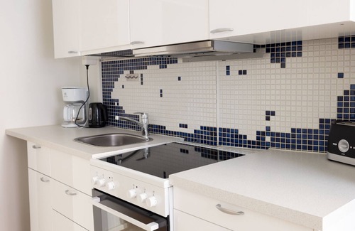 Kaartinkaupunki Apartment | Bright City Studio with Kitchen, Breakfast & Family-Friendly