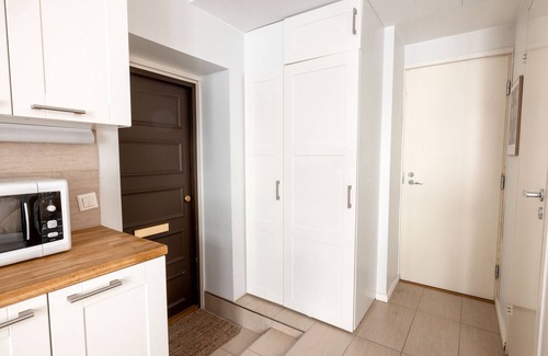 Kaartinkaupunki Apartment | Bright Studio Near Esplanade Park with Family-Friendly Amenities