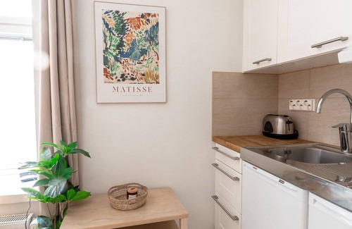 Kaartinkaupunki Apartment | Bright Studio Near Esplanade Park with Family-Friendly Amenities