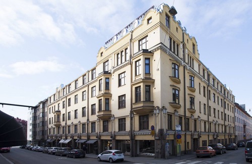 Ullanlinna Apartment | Bright Ullanlinna Penthouse with Kitchen & Breakfast Included