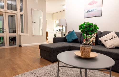 Kluuvi Apartment | Cozy 2ndhomes Center Retreat with Sauna & Balcony