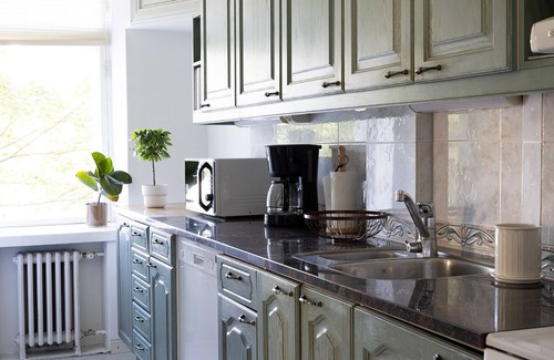 Kluuvi Apartment | Cozy 2BR Retreat w Balcony, Breakfast & Family Amenities