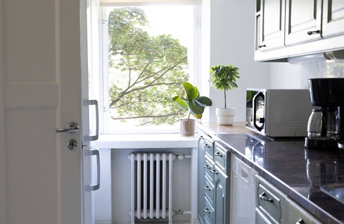 Kluuvi Apartment | Cozy 2BR Retreat w Balcony, Breakfast & Family Amenities