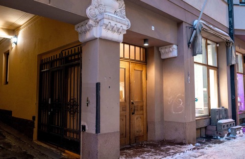 Punavuori Apartment | Cozy Top Floor Studio with Kitchen & Breakfast Included