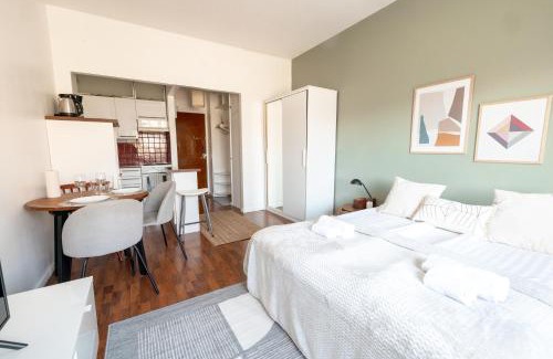 Ullanlinna Apartment | Cozy Helsinki Center Studio with Park View for Families