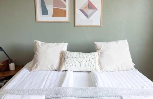 Ullanlinna Apartment | Cozy Helsinki Center Studio with Park View for Families