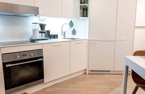 Hietalahti Apartment | Cozy Studio Retreat in Bulevardi with Family-Friendly Amenities
