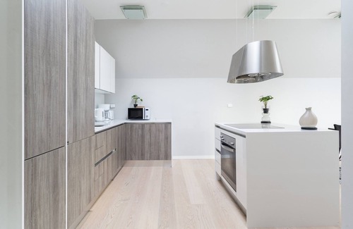 Kluuvi Apartment | Modern 2BR Penthouse in Kluuvi with Balcony & Sauna