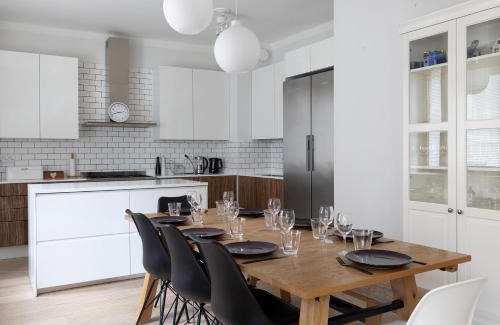 Toolo Apartment | Stylish 3-Bedroom Apartment in Center – Family-Friendly Stay