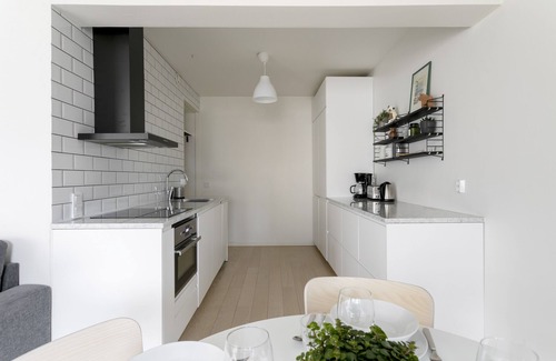 Kluuvi Apartment | Modern 1BR Apartment with Balcony and Family Amenities