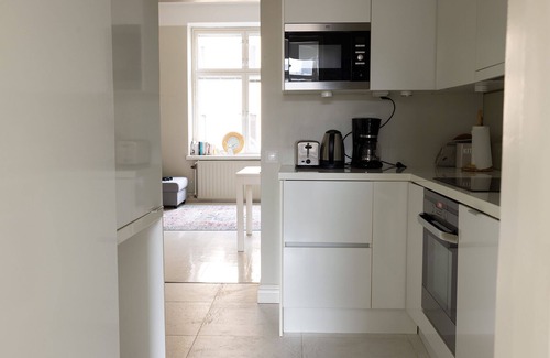 Ullanlinna Apartment | Modern 1BR Home in Ullanlinna with Breakfast & Kitchen