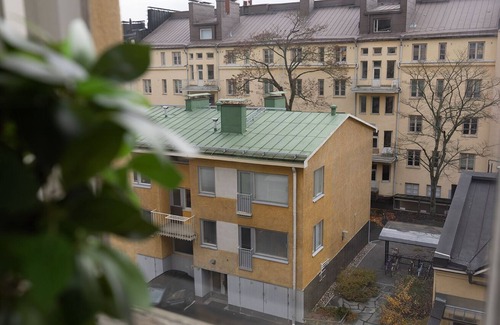 Ullanlinna Apartment | Modern 1BR Home in Ullanlinna with Breakfast & Kitchen