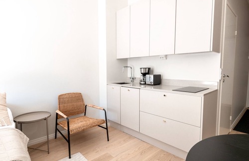Kruununhaka Apartment | Modern Studio Near the Sea with Family-Friendly Amenities