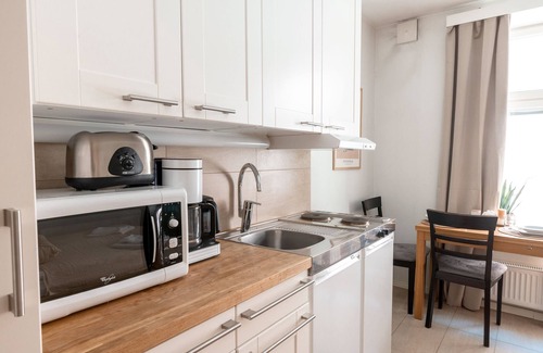 Kaartinkaupunki Apartment | Cozy Studio Retreat Near Esplanade Park with Breakfast