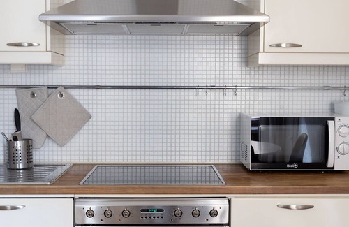 Helsinki City Centre Apartment | Cozy Studio in Katajanokka with Kitchen and Breakfast