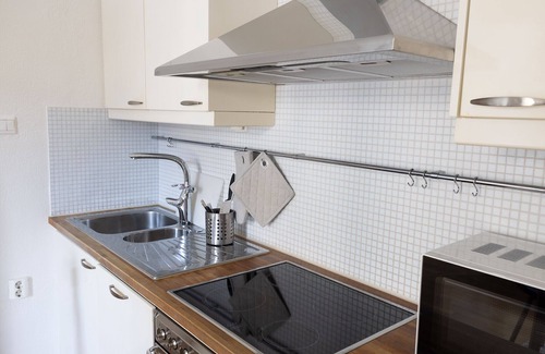 Helsinki City Centre Apartment | Cozy Studio in Katajanokka with Kitchen and Breakfast