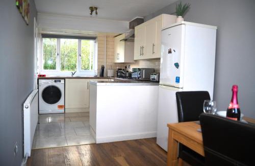 Willenhall House | 2ndHomeStays Willenhall: Family-Friendly 3 Bed House