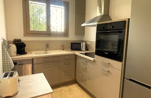 Frejus Plage Apartment | 2P apartment in villa with terrace and garden, 280m from the beach