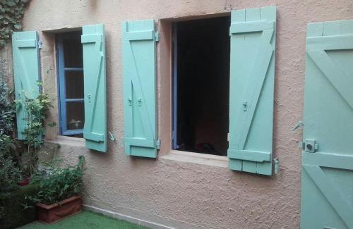3rd Arrondissement Apartment | Peaceful 2p. Garden Retreat in City Center