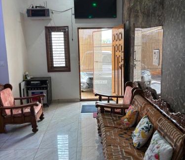 Mysore Villa | Cozy Queen Bedroom & Living Room for Families and Friends