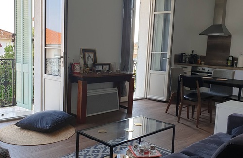 Carnot Apartment | Ideal Oceanfront Retreat: Pool, Parking & Steps to Cannes