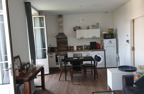 Carnot Apartment | Ideal Oceanfront Retreat: Pool, Parking & Steps to Cannes