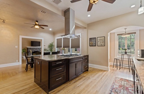Lakeland House | Guest Rated 10/10: Pet Friendly Retreat with Pool Access