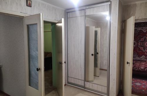 Poltava Oblast Apartment | Comfortable 3к квартира with Hot Tub & Breakfast Options