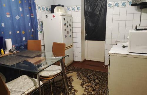 Poltava Oblast Apartment | Comfortable 3к квартира with Hot Tub & Breakfast Options