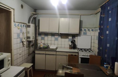 Poltava Oblast Apartment | Comfortable 3к квартира with Hot Tub & Breakfast Options