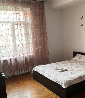 Rivne Apartment | Spacious 3-Room Apartment Near the Park, Pet-Friendly Stay