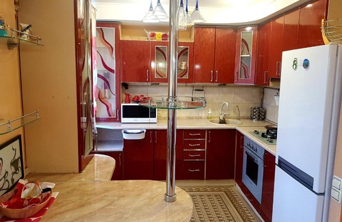 Mariupol Apartment | Prime 3-Room Apartment in City Center - 10/10 Guest Rated