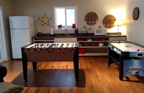 Thompsonville House | Spacious Crystal Mountain Resort Home with Spa & Kitchen