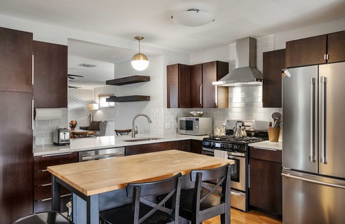 Windsor Park House | Pet-Friendly Retreat: 10/10 Rated, Just Minutes from Downtown