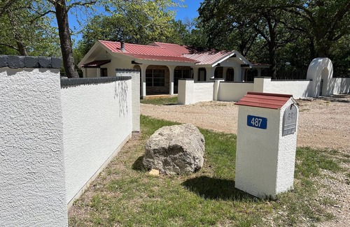 Center Point House | Guest Rated 10/10: Private Riverfront Retreat in CenterPoint