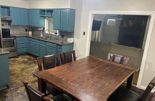 Boerne House | 3-2 house with pool and 2 living rooms, 1.5 miles from Boerne Main St.