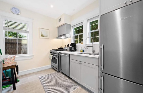 Palm Beach House | Beachfront 3/2 Ocean Breeze Escape on Palm Beach Island