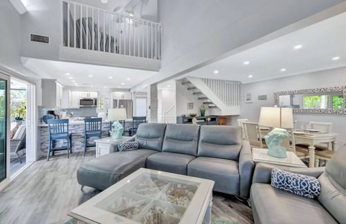 Captiva House | Coastal Retreat: Pool, Tennis & Steps to the Beach